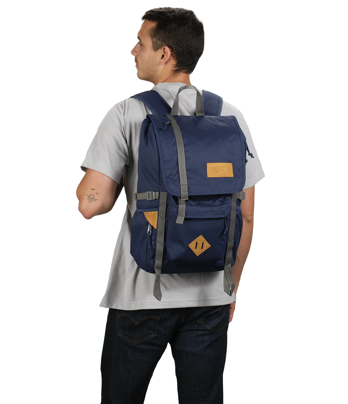 hatchet-backpack-x7 JS0A47J4003-MODEL.webp