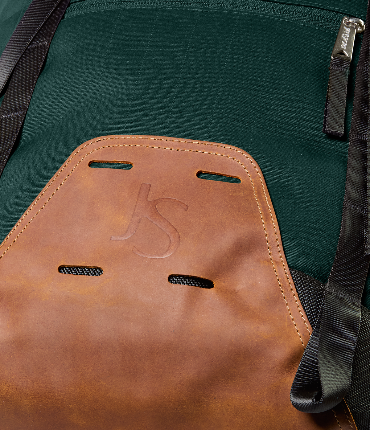 cruiser-rucksack-a6 JS0A86EP7F7-DET4.png